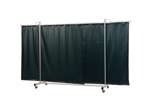 36_31_19_Robusto_triptych_Cepro_Dark_Green_non-transparent_curtain.jpg